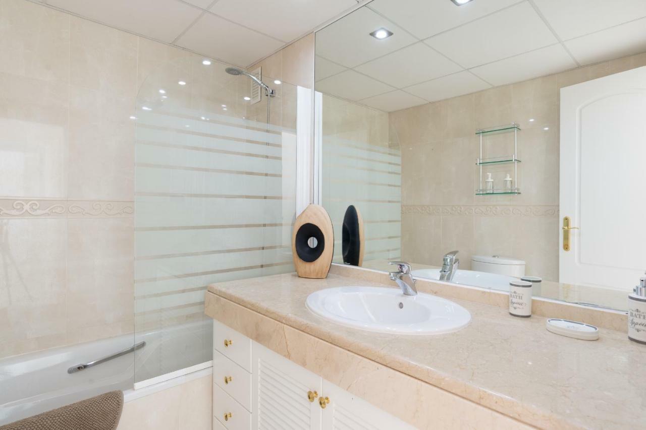 Luxury Duplex- 7 Minutes From The Beach Torremolinos Buitenkant foto