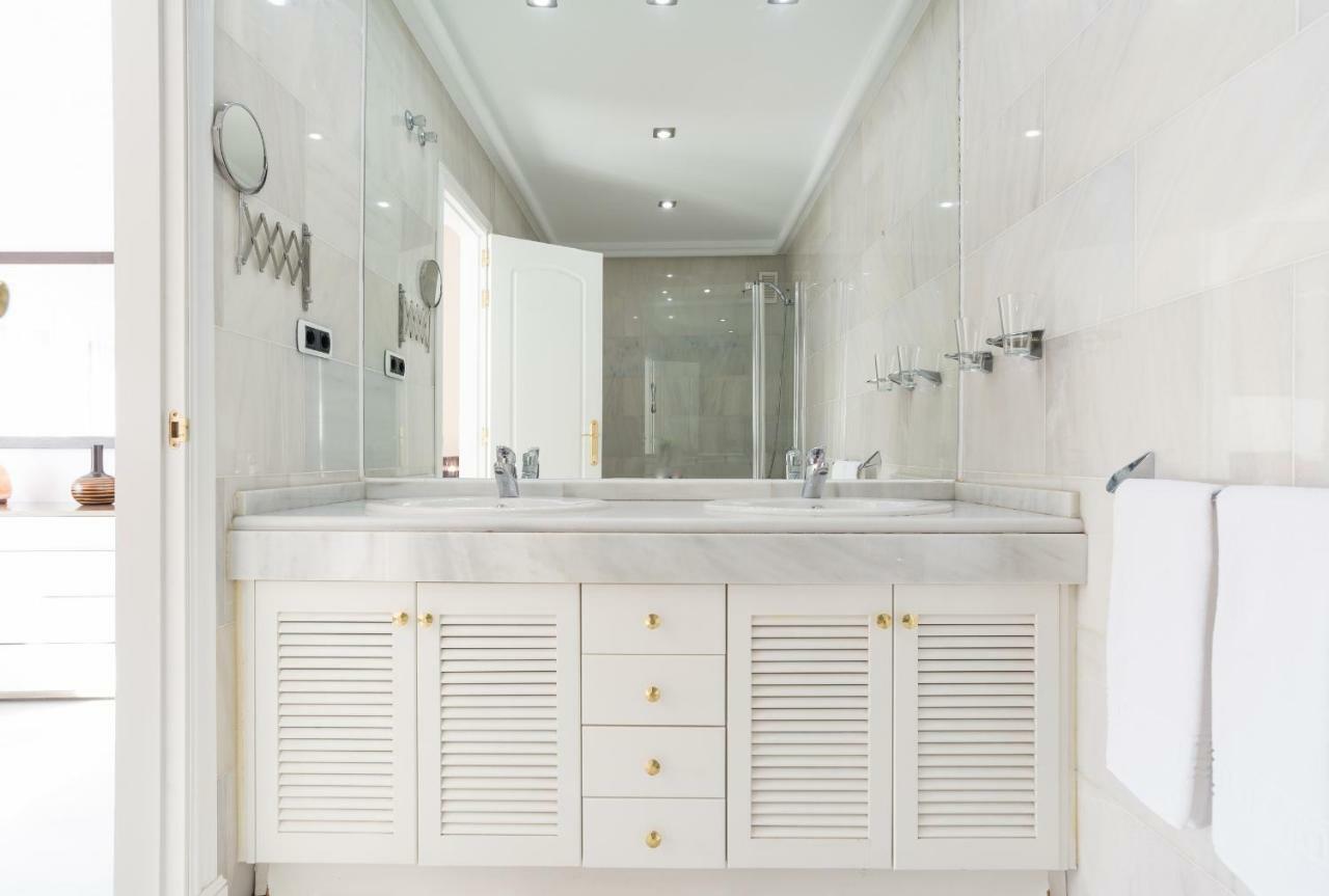 Luxury Duplex- 7 Minutes From The Beach Torremolinos Buitenkant foto